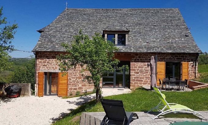 Louignac House | Corrèze, Near Périgord Noir: Very nice house with swimming pool