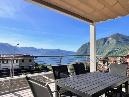 Zorzino Apartment | Costa blu - terrace overlooking the lake & pool