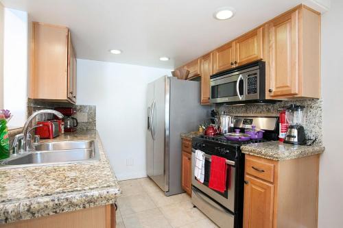Westside Costa Mesa House | Costa Mesa -Newport- Patio - Free Parking-CM-2