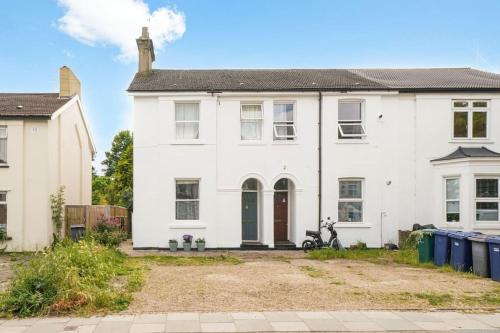 Finchley Apartment | Cosy 1-Bed Flat for 4 Ppl w Parking