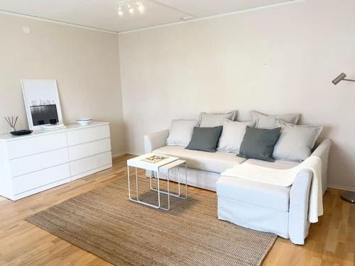 Ljugarn Apartment | Cosy 1 bedroom apartment with private terrace