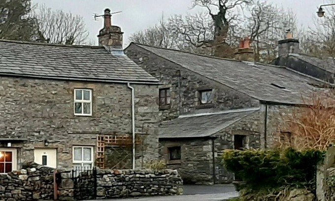 Stainforth Cottage | Cosy 2 Bed traditional 200 year old Yorkshire Dales Cottage.