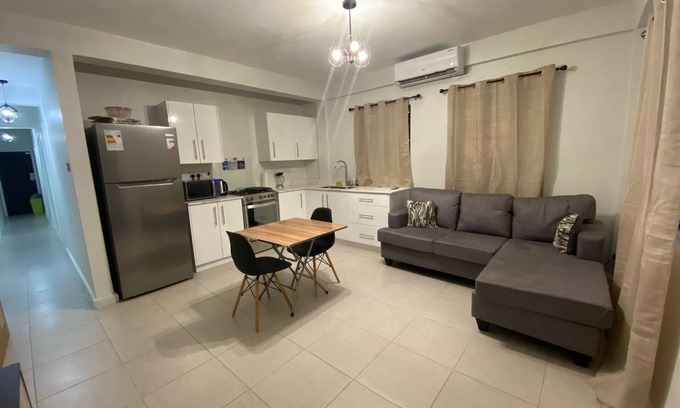 Bois d'Orange Apartment | Cosy 2bed apartment 5mins from the beach. Pet-Friendly!