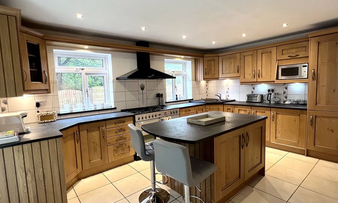 Langold House | Cosy, 3 bedroom house with log burner in rural Derbyshire