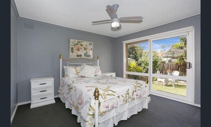 Greenvale House | Cosy 4 Bedroom Holiday Home - Melbourne Airport