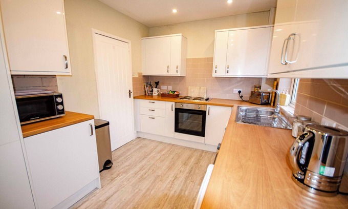 Coatbridge House | Cosy 4-bedroom home in Glenboig, near Glasgow