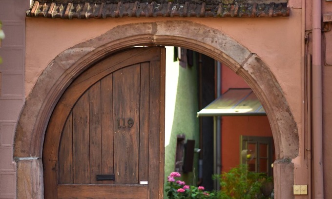 Ribeauville House | Cosy and quiet gîte with a paved courtyard planted with flowers, 5 minutes from the center.