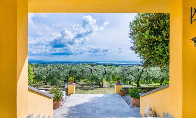 Rosignano Marittimo Apartment | Cosy apartment for 4 guests with WIFI, TV, terrace, pets allowed, panoramic view and parking