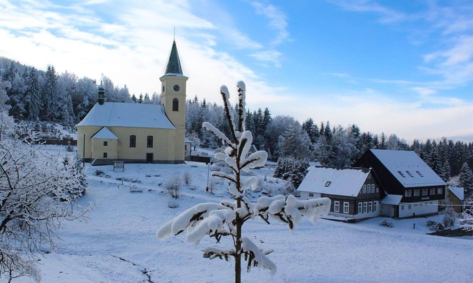 Albrechtice v Jizerskych horach Apartment | Cosy apartment for 4 guests with WIFI, TV, balcony and parking