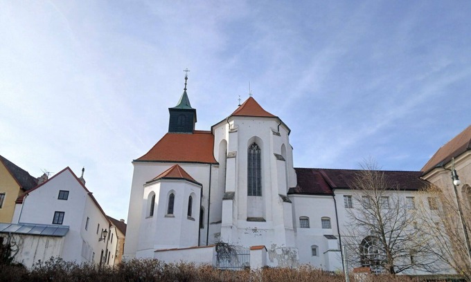 Jindrichuv Hradec Apartment | Cosy apartment for 4 people with WIFI, A/C, TV and parking
