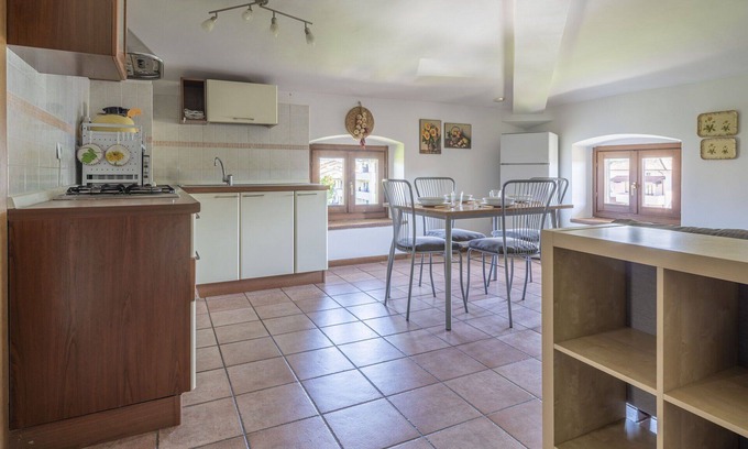 Massa e Cozzile Apartment | Cosy apartment for 4 guests with WIFI, TV, pets allowed and parking