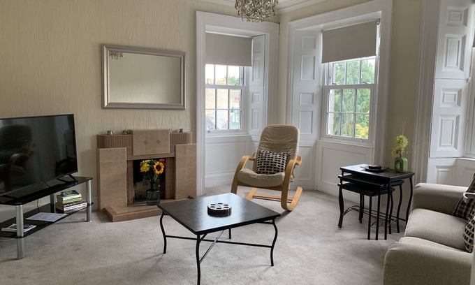 Lanark Apartment | Cosy Apartment 2 - Lanark Town Centre