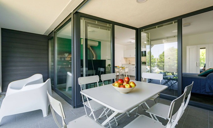 Balatonszemes Apartment | Cosy apartment for 6 guests with pool, A/C, WIFI, TV, terrace, pets allowed and parking