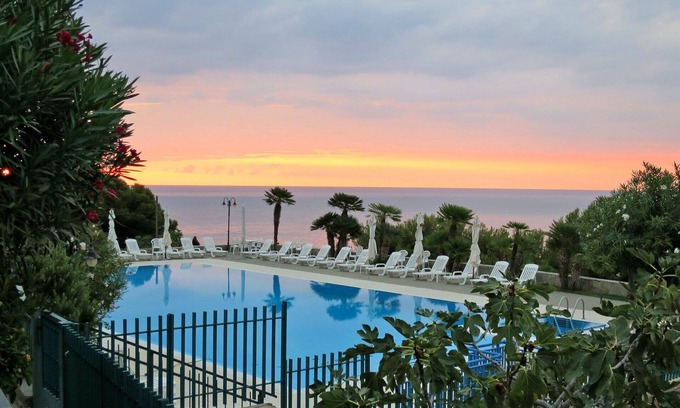 Piani-Ciapin Apartment | Cosy apartment for 6 people with pool, WIFI, TV, terrace, pets allowed and parking