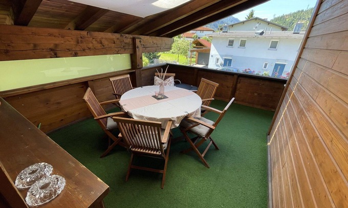Prutz Apartment | Cosy apartment for 12 guests with WIFI, TV, terrace, pets allowed and parking