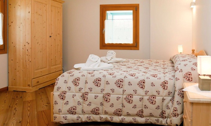 Raveo Apartment | Cosy apartment for 2 guests with WIFI, TV, patio, pets allowed and parking
