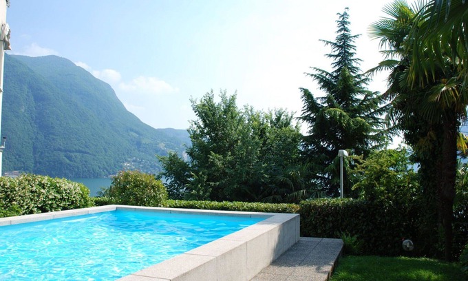 Castagnola Apartment | Cosy apartment for 2 people with WIFI, pool, TV, patio, panoramic view and parking