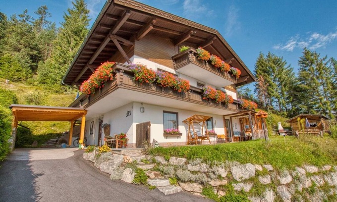 Seefeld in Tirol Apartment | Cosy Apartment for 2 to 6 people with wonderful views, and exclusive garden