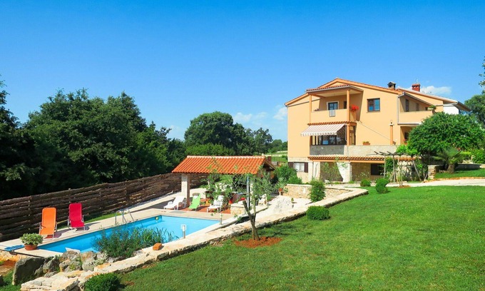 Matohanci Apartment | Cosy apartment for 3 guests with WIFI, pool, A/C, TV, terrace, pets allowed and parking