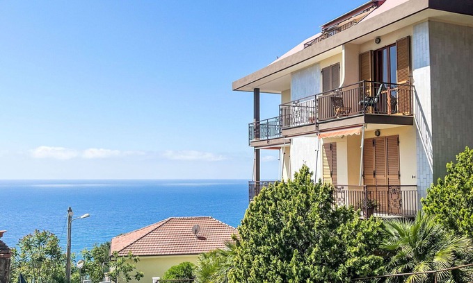Costarainera Apartment | Cosy apartment for 3 people with pool, TV, balcony, pets allowed and parking