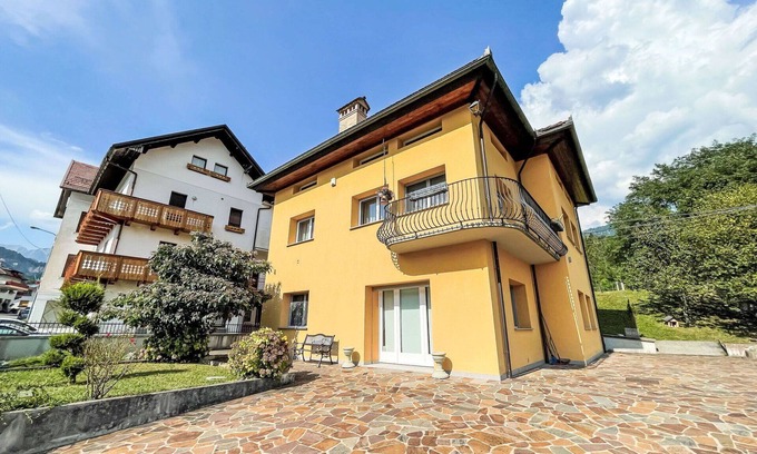 Ovaro Apartment | Cosy apartment for 4 guests with WIFI, TV and parking