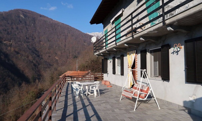 Aurano Apartment | Cosy apartment for 4 people with TV, terrace, pets allowed and parking