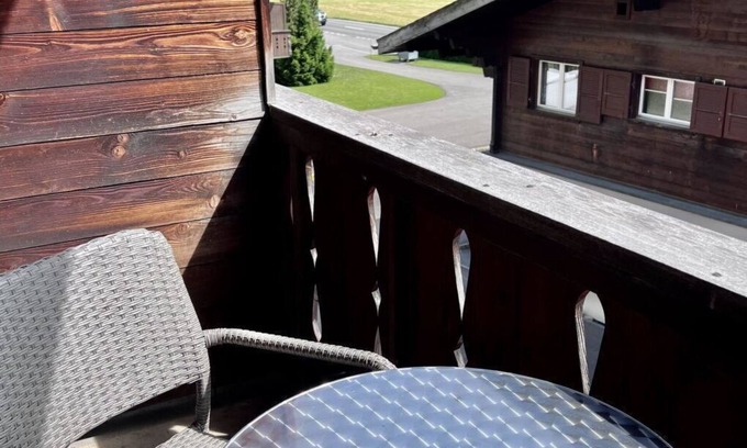 Saanen Apartment | Cosy apartment for 6 guests with WIFI, TV, balcony and pets allowed