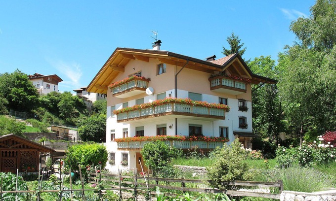 Coredo Apartment | Cosy apartment for 6 people with WIFI, TV, patio, pets allowed and parking