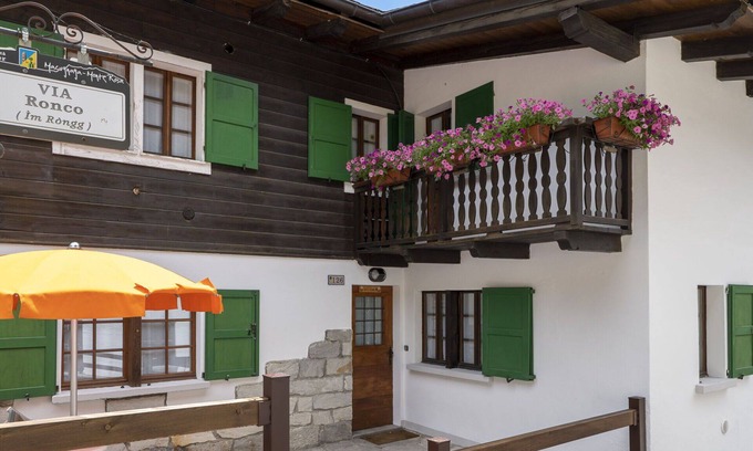 Macugnaga Apartment | Cosy apartment for 6 people with TV, balcony, pets allowed, panoramic view and parking