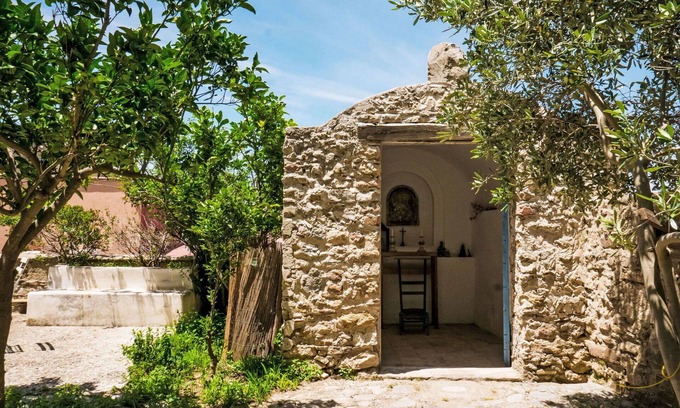 Strongoli Apartment | Cosy apartment for 7 people with WIFI, patio, pets allowed and parking