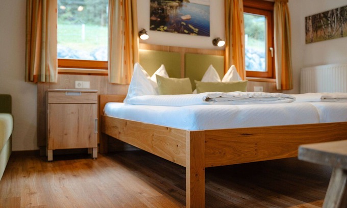 Donnersbach Apartment | Cosy apartment for 5 guests with WIFI, TV, patio, pets allowed and parking