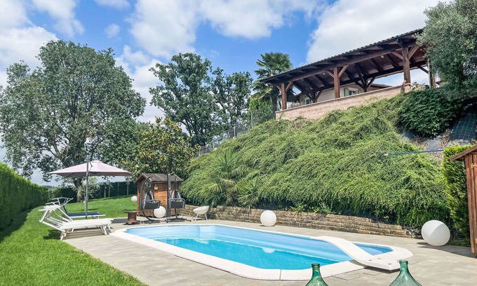 Portacomaro Apartment | Cosy apartment for 4 guests with A/C, pool, WIFI, terrace, pets allowed, panoramic view and park.