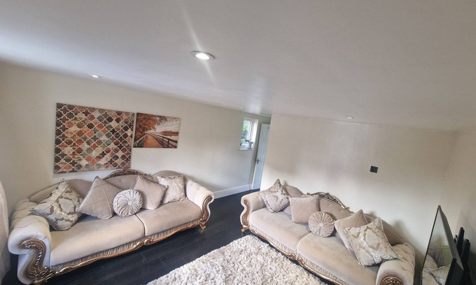Crawley Apartment | Cosy Apartment in Crawley City Centre