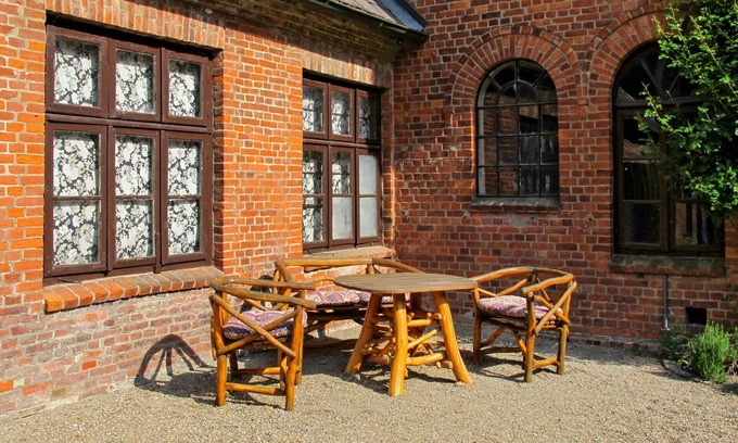 Horne Villa | Cosy apartment in villa for 3 people with WIFI, TV, patio and parking