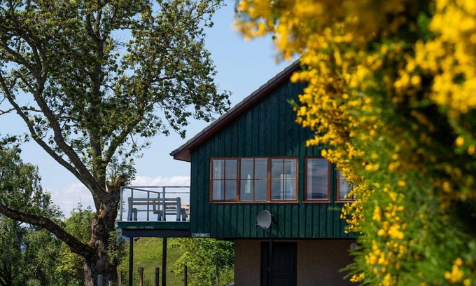 East Lewiston House | Cosy apartment in villa for 6 guests with WIFI, TV, patio and panoramic view