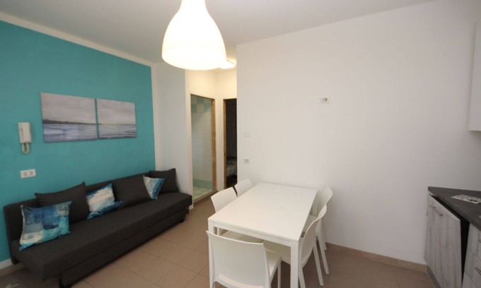 Rosolina Mare House | Cosy apartment in villa for 4 guests with WIFI, A/C, TV, terrace, pets allowed and parking