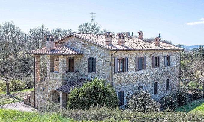 Lidarno Villa | Cosy apartment in villa for 6 people with WIFI, pool, TV, patio, pets allowed and parking