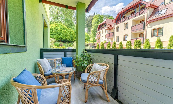 Polanica-Zdroj Apartment | Cosy apartment for 4 guests with WIFI, TV, balcony, pets allowed and parking