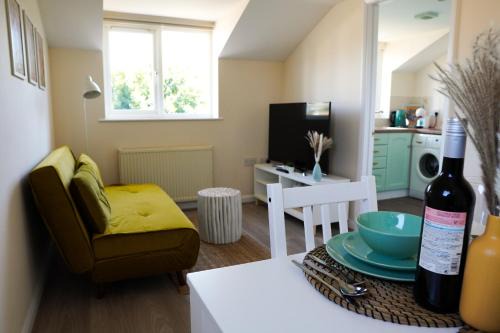 Cranfield Apartment | Cosy Apartment with Office & Parking in Cranfield