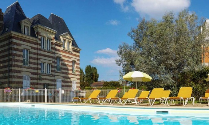 Cabourg Apartment | Cosy Appartement Dans une Villa Avec Piscine , Proche du Centre et de la mer