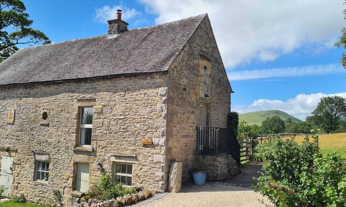 Alstonfield House | Cosy Barn in The Peak District National Park - ideal for walkers. Dog friendly .