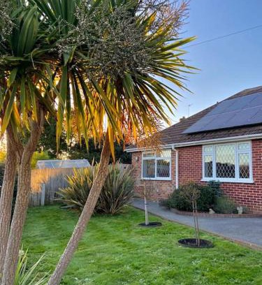 Bexhill-on-Sea Apartment | Cosy bungalow Air con & Wi-fi