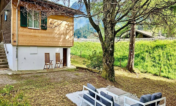 Rougemont Ski Chalet | Cosy chalet with garden
