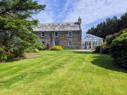 Monreith House | Cosy, Coastal Retreat with a Large Garden