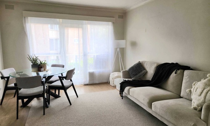 Williamstown Apartment | Cosy & Convenient Apartment in heart of Williamstown