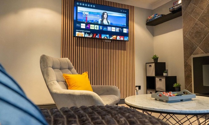 Dadlington House | Cosy Corner Coventry - Modern w/Jetted Tub/Garden