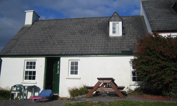 Skibbereen House | Cosy cottage in a dream location by the sea