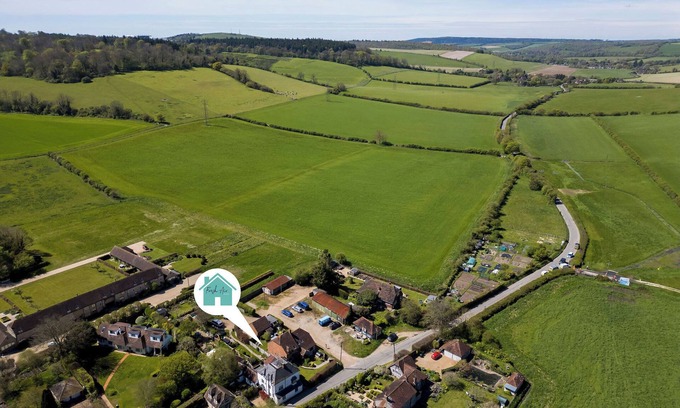 Chichester House | Cosy Cottage in Heart of South Downs