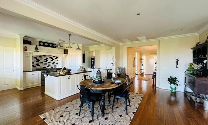 Neerim South House | Cosy Country Cottage