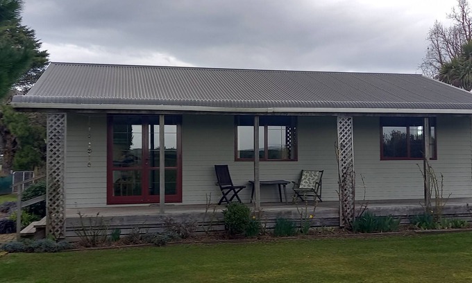 Darfield Cottage | Cosy country cottage retreat - close to the airport and the mountains